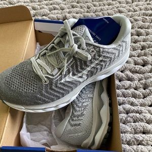 Women’s Mizuno Wavesky waveknit3 size 6.5 NIB